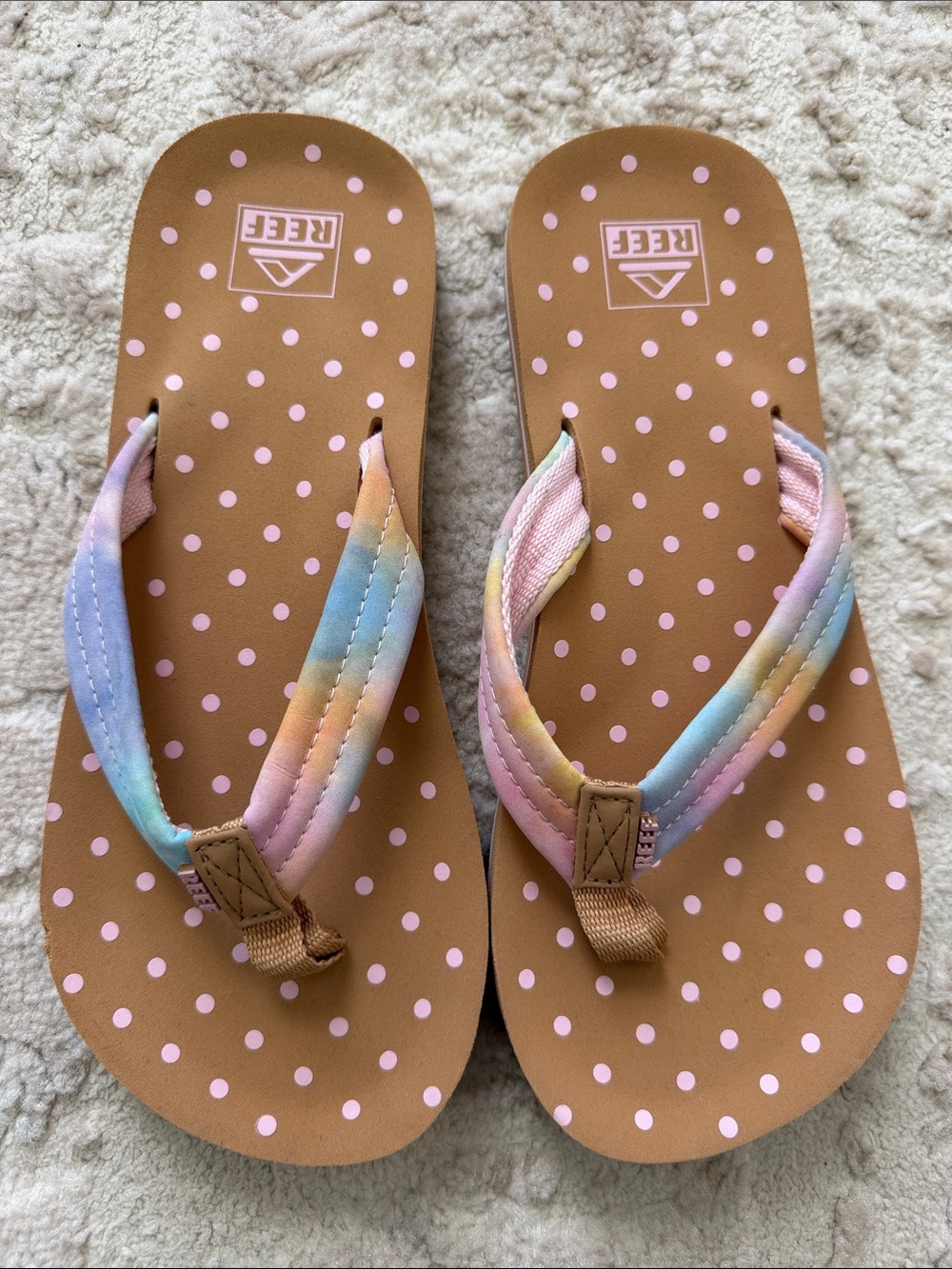 Reef Kids size US 6/7 Tan Polka Dot Flip-Flops with Pastel Rainbow Straps